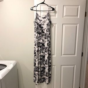 Maternity maxi dress
